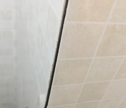 范县瓷砖空鼓维修公司分享阳台瓷砖脱落的修复过程可以分为以下几个步骤