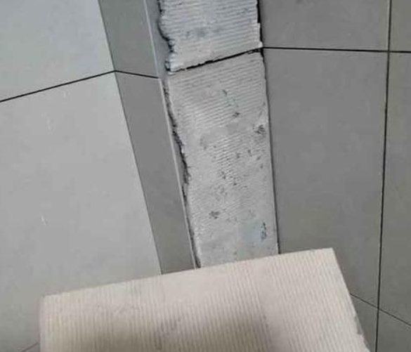 范县瓷砖空鼓维修公司分享下厨房瓷砖脱落的补救措施。